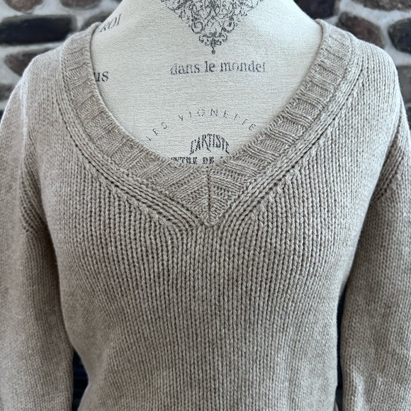 ’S MaxMara V-Neck Knit Sweater - Size Medium - Picture 3 of 9